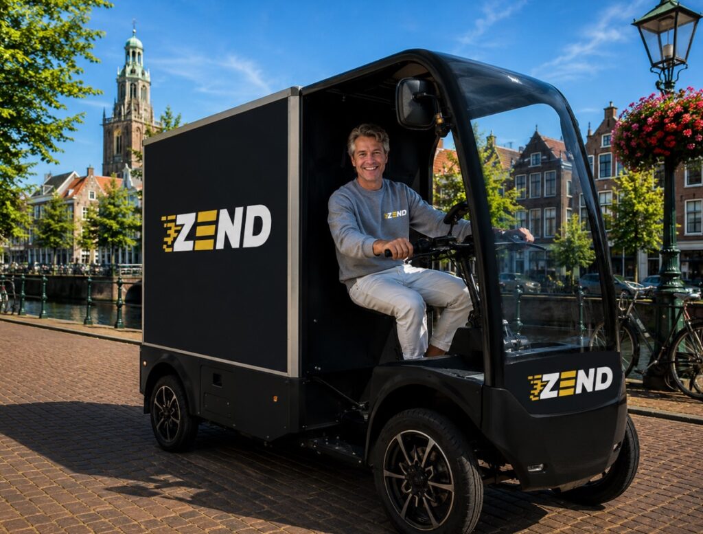 Zeno van ZEND in de elektrische bakfiets in Leiden